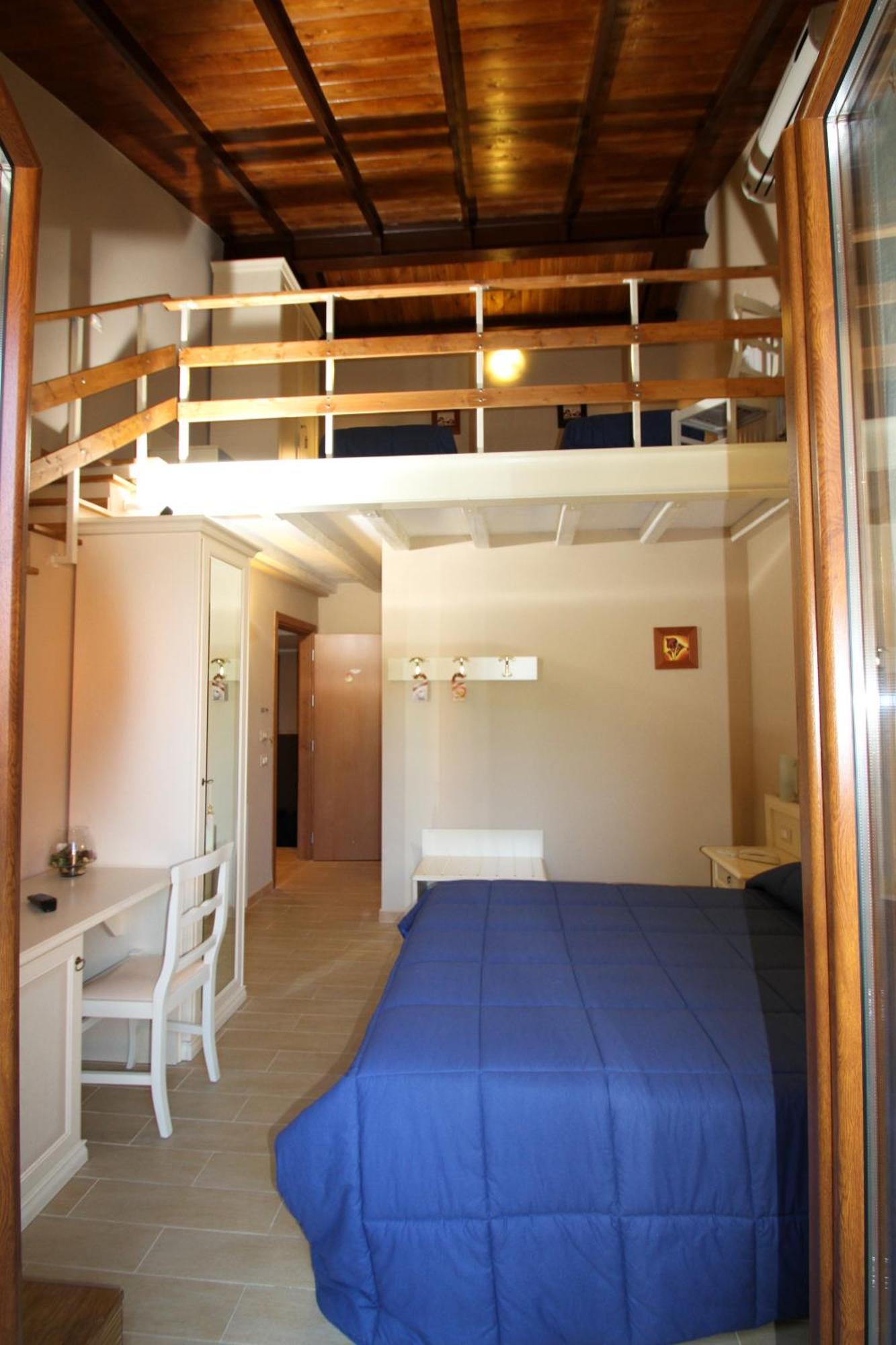 La Chioccia Hotel Valmontone Bagian luar foto
