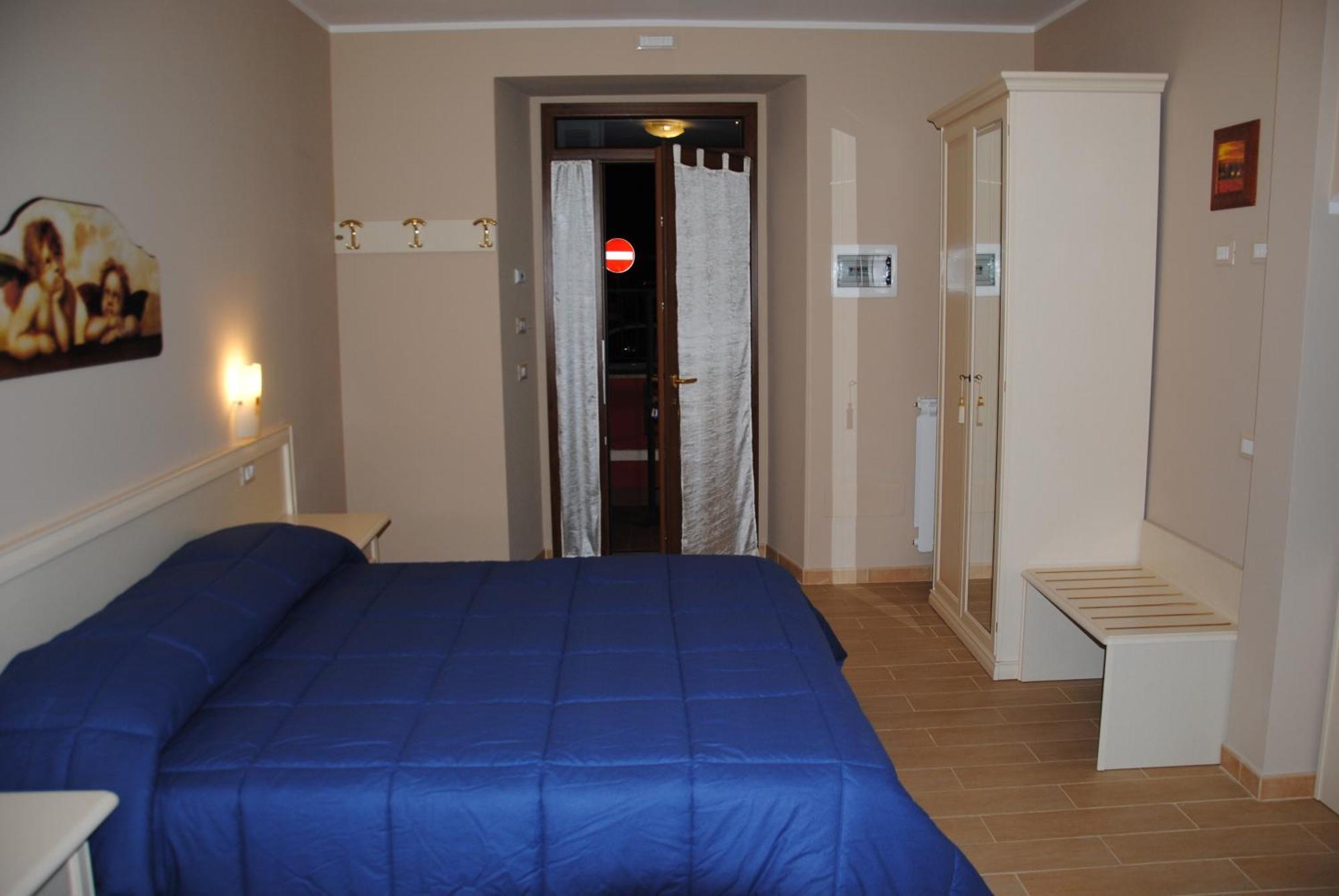 La Chioccia Hotel Valmontone Bagian luar foto