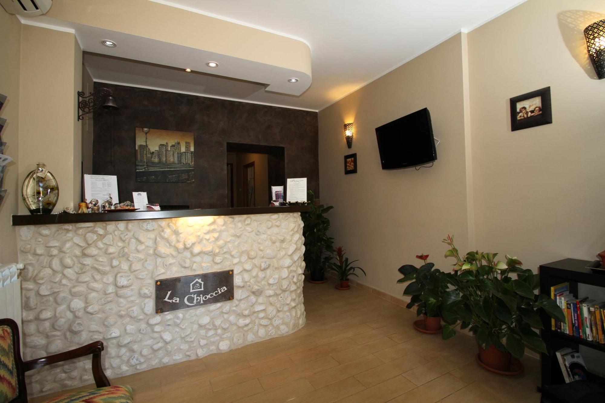 La Chioccia Hotel Valmontone Bagian luar foto